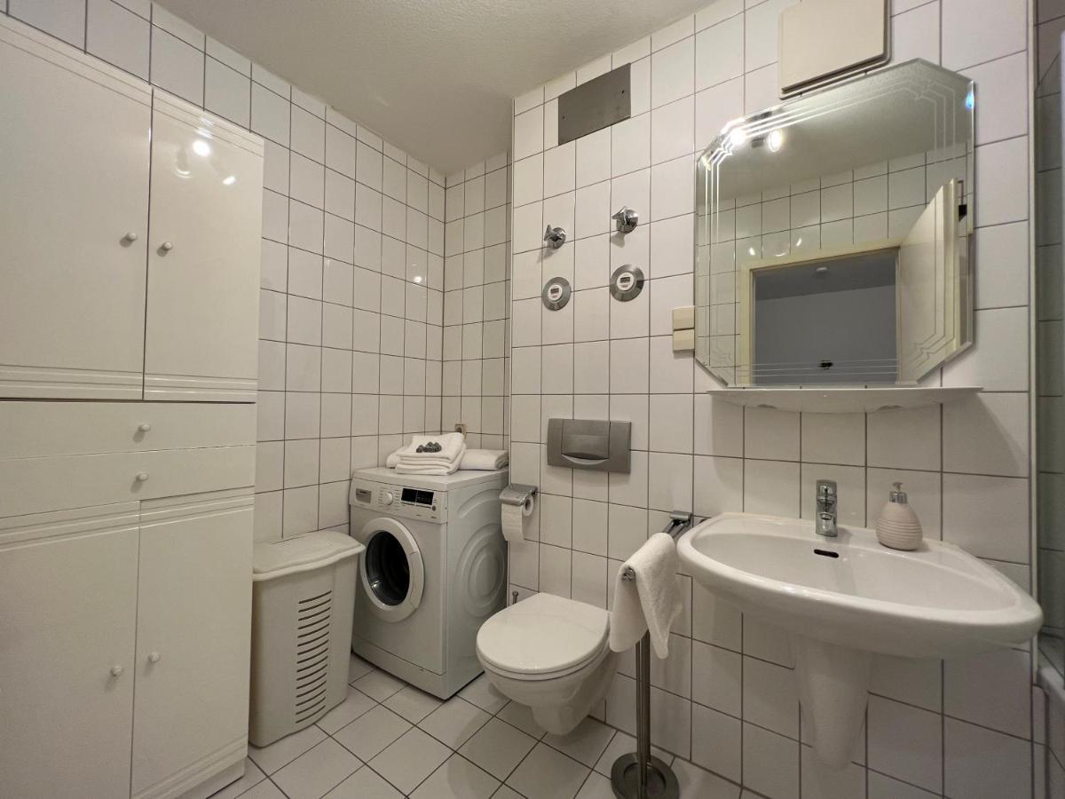 Maisonette Penthouse Fuer 8 Personen By Rabe - Free Netflix & Kostenloser Parkplatz & Grosse Terrasse Karlsruhe Kültér fotó